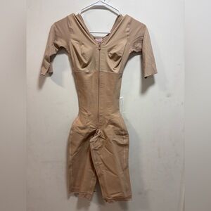 High compression full body , extreme butt-lift Colombian faja with bra and arms.